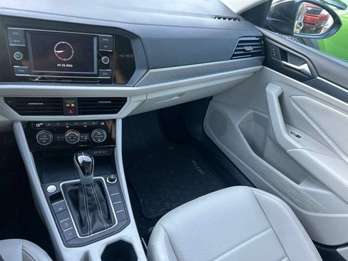Used 2023 Volkswagen Jetta SE FWD image 11
