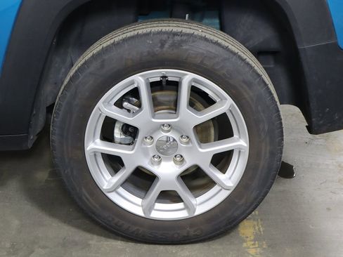 Used 2021 Jeep Renegade Latitude w/ Sun & Sound Group AWD/4WD image 40