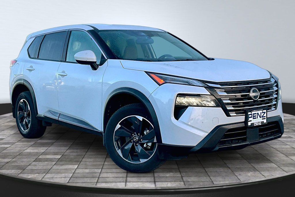 Used 2025 Nissan Rogue SV AWD/4WD image 3