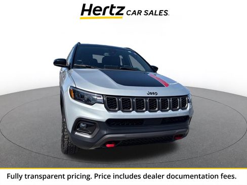 Used 2025 Jeep Compass Trailhawk AWD/4WD image 1