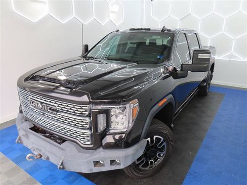 Used 2023 GMC Sierra 2500 Denali w/ Denali Black Diamond Edition AWD/4WD image 2