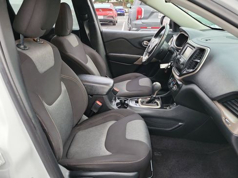 Used 2017 Jeep Cherokee Altitude image 18