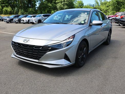 Certified 2023 Hyundai Elantra SEL FWD image 3