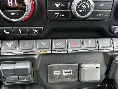 Used 2023 Chevrolet Silverado 2500 High Country image 28