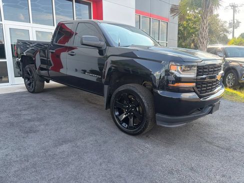 Used 2017 Chevrolet Silverado 1500 Custom w/ Custom Convenience Package AWD/4WD image 3