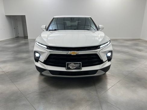 Used 2025 Chevrolet Blazer LT FWD image 2