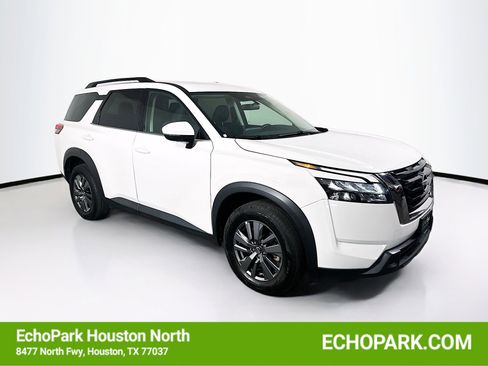 Used 2025 Nissan Pathfinder SV image 1