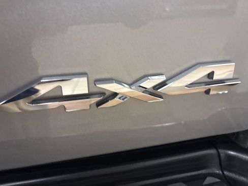 Used 2024 RAM 2500 Tradesman w/ Chrome Appearance Group AWD/4WD image 9