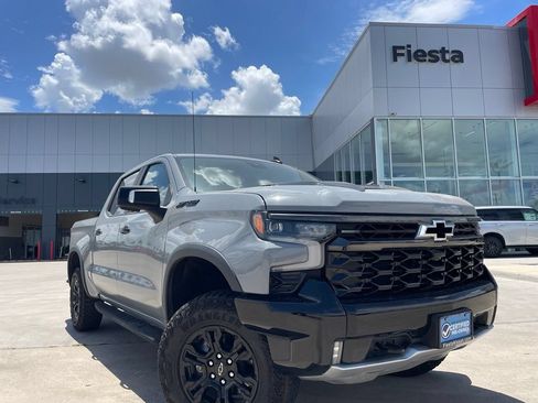 Used 2024 Chevrolet Silverado 1500 ZR2 w/ Technology Package AWD/4WD image 1