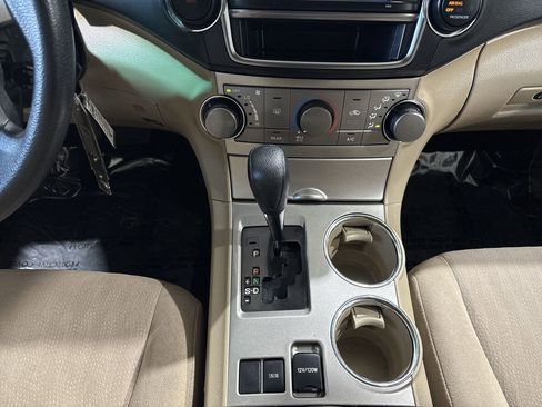 Used 2013 Toyota Highlander Plus image 18