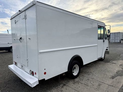 Used 2017 Ford E-350 and Econoline 350 Super Duty w/ A/C Prep Package image 6