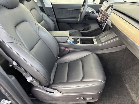 Used 2021 Tesla Model Y Long Range image 13