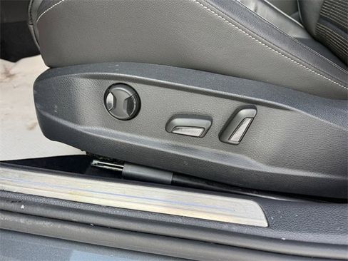 Used 2018 Volkswagen Golf R 4-Door image 19