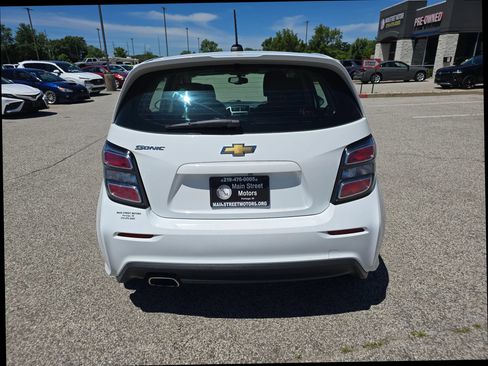 Used 2017 Chevrolet Sonic LT FWD image 3