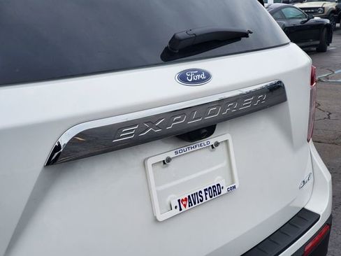 Used 2024 Ford Explorer XLT w/ Equipment Group 202A AWD/4WD image 31