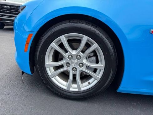 Used 2023 Chevrolet Camaro LS RWD image 9