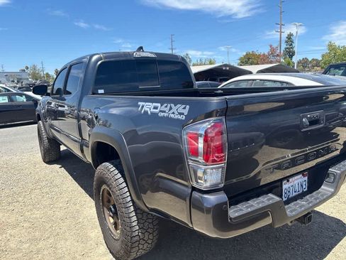 Used 2022 Toyota Tacoma TRD Off-Road w/ TRD Premium Off Road Package AWD/4WD image 4