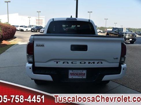 Used 2022 Toyota Tacoma Limited image 8