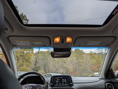 Used 2021 Hyundai Kona Limited image 9