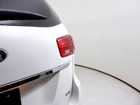 Used 2021 Kia Sedona EX image 14