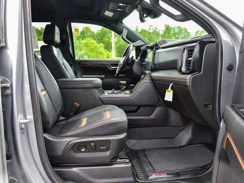 Used 2023 GMC Sierra 1500 AT4 w/ AT4 Premium Package AWD/4WD image 9