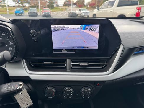 Used 2025 Chevrolet Trax LS w/ LS Convenience Package image 13