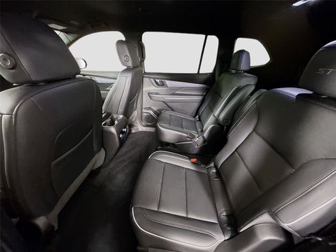 Used 2025 Buick Enclave Sport Touring AWD/4WD image 23