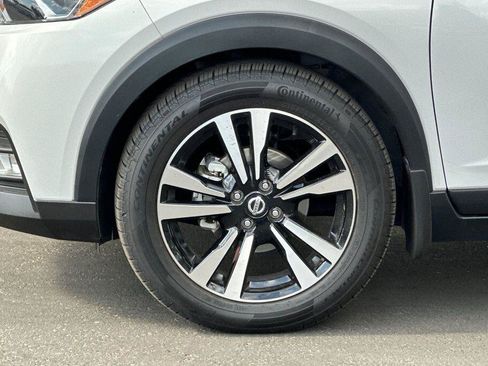 Used 2020 Nissan Kicks SR w/ SR Premium Package FWD image 25