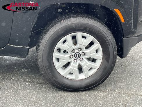 Used 2023 Nissan Frontier SV image 14