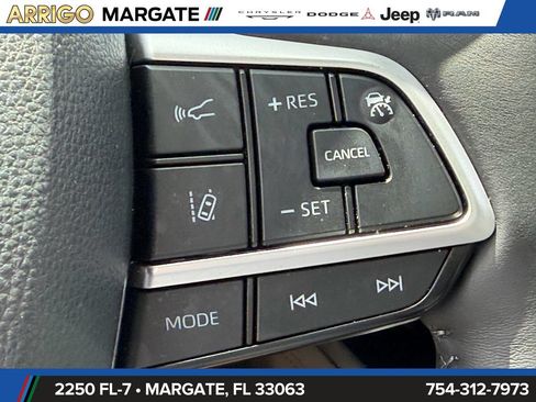 Used 2024 Toyota Highlander Platinum FWD image 34