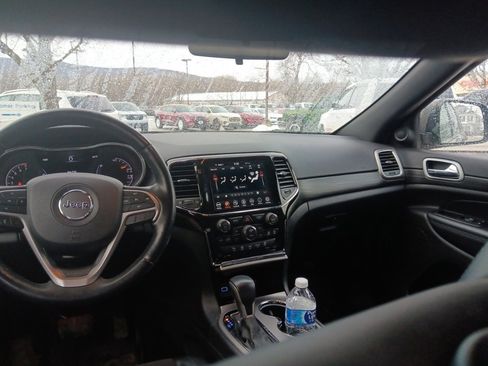 Used 2021 Jeep Grand Cherokee Laredo X image 20