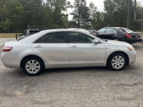 Used 2009 Toyota Camry XLE FWD image 2