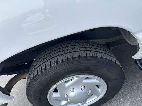 Used 2011 Ford E-350 and Econoline 350 XLT image 17