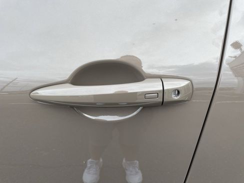 Certified 2024 Nissan Rogue SL image 7