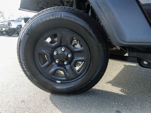Used 2022 Jeep Wrangler Sport image 12