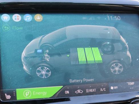Used 2021 Chevrolet Bolt Premier w/ Infotainment Package FWD image 17
