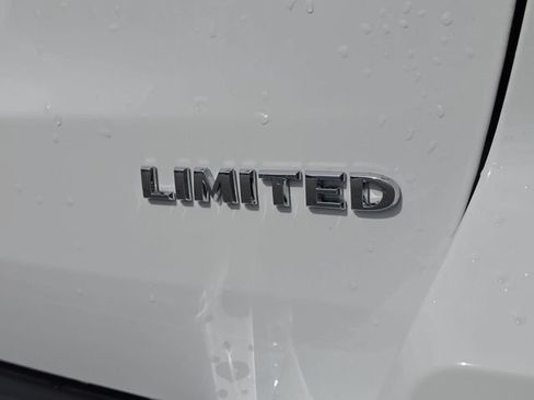 Used 2018 Jeep Grand Cherokee Limited AWD/4WD image 17