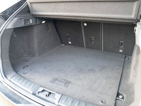 Used 2017 Jaguar F-PACE Premium image 18