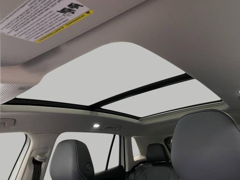 New 2026 Volkswagen Tiguan SE image 27