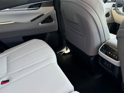 New 2026 INFINITI QX60 Luxe image 17