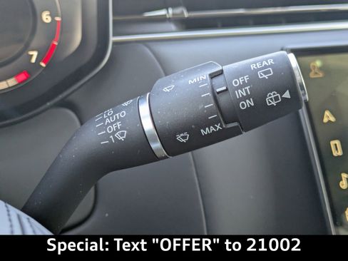 Used 2023 Land Rover Range Rover SE image 32