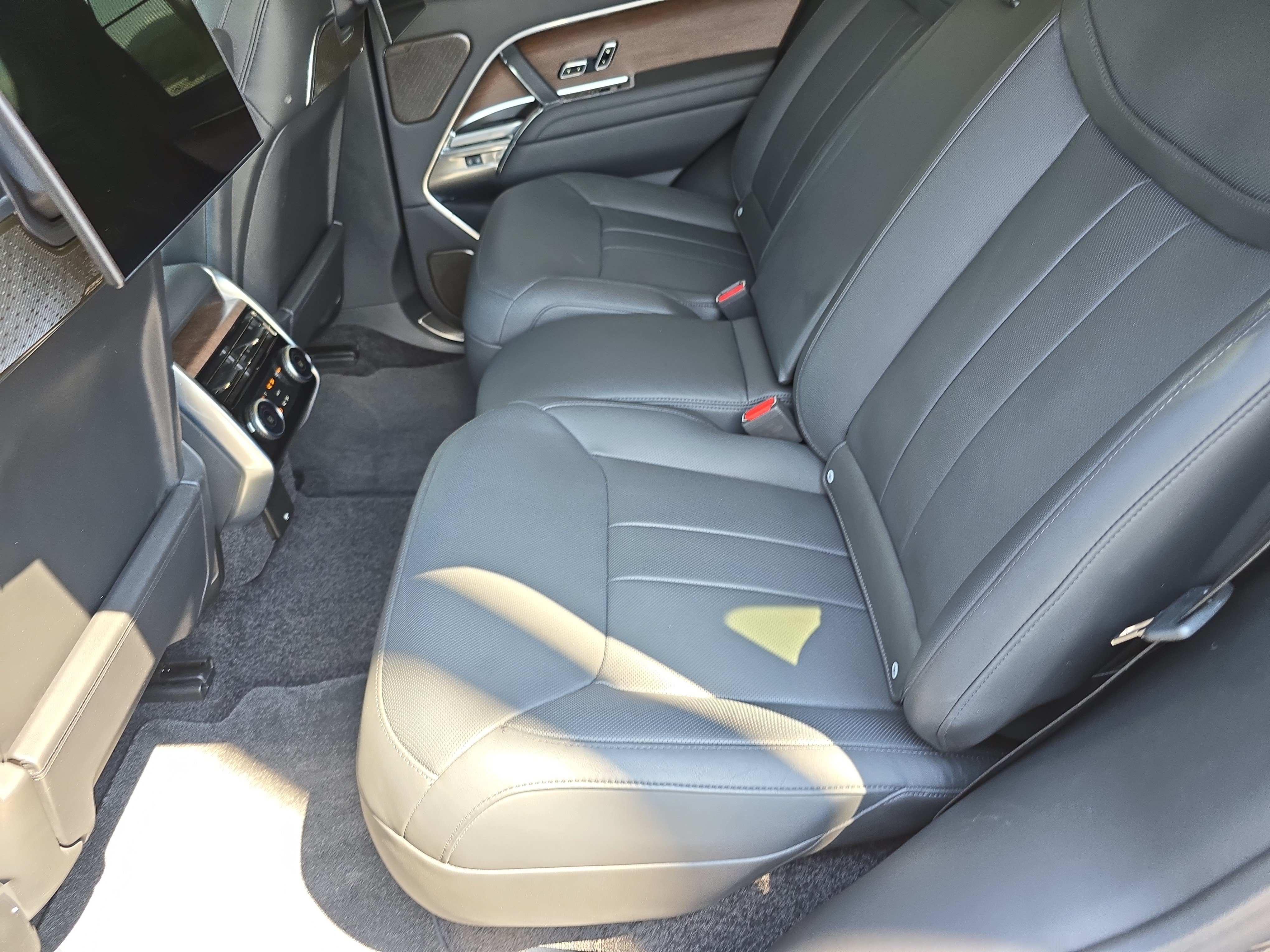 Certified 2024 Land Rover Range Rover Autobiography AWD/4WD image 16