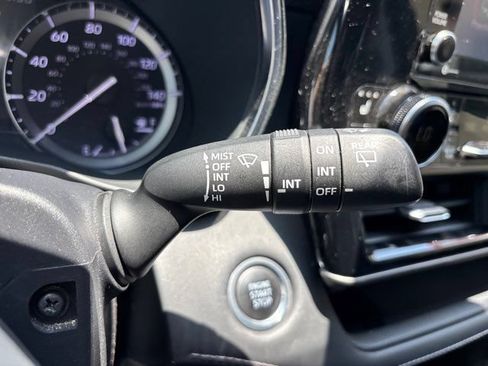 Used 2020 Toyota Highlander Limited FWD image 51