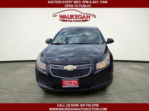 Used 2011 Chevrolet Cruze LS FWD image 2