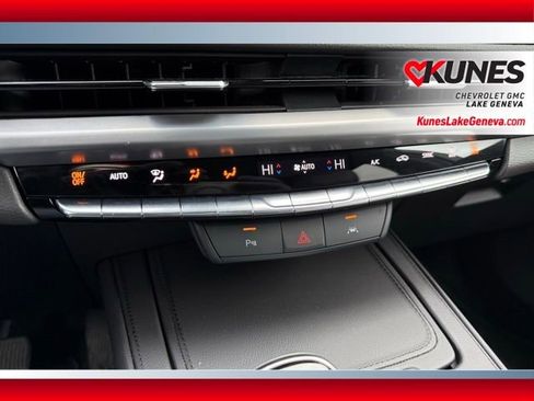 Used 2025 Cadillac XT4 Premium Luxury image 32