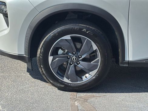 Used 2025 Nissan Rogue SV FWD image 32