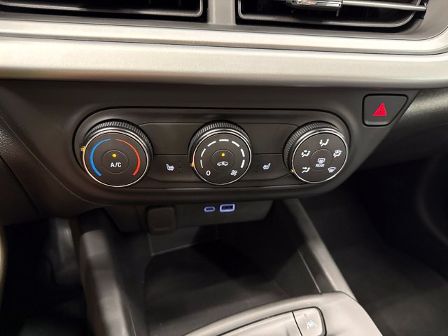 Used 2025 Chevrolet Trax RS w/ Sunroof Package FWD image 27