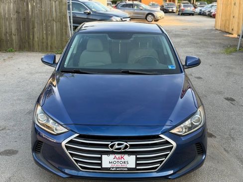 Used 2017 Hyundai Elantra SE FWD image 4