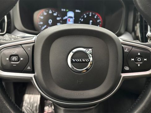 Used 2020 Volvo XC60 T6 Momentum image 17