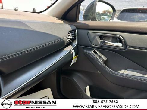 Certified 2022 Nissan Rogue SV w/ SV Premium Package AWD/4WD image 32